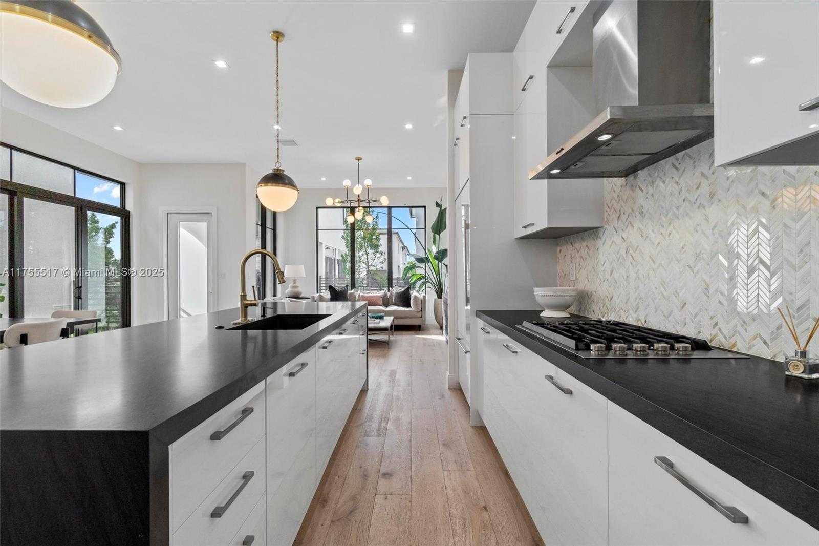 Small Image of 4482 NORTH WEST 80TH AVE, Doral Number 4
