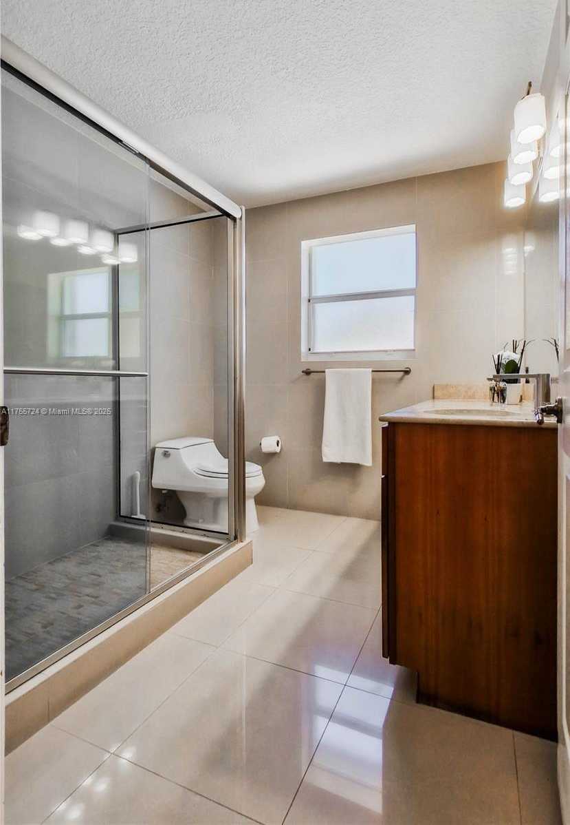 Small Image of 11271 NORTH WEST 61ST ST, Doral Number 21