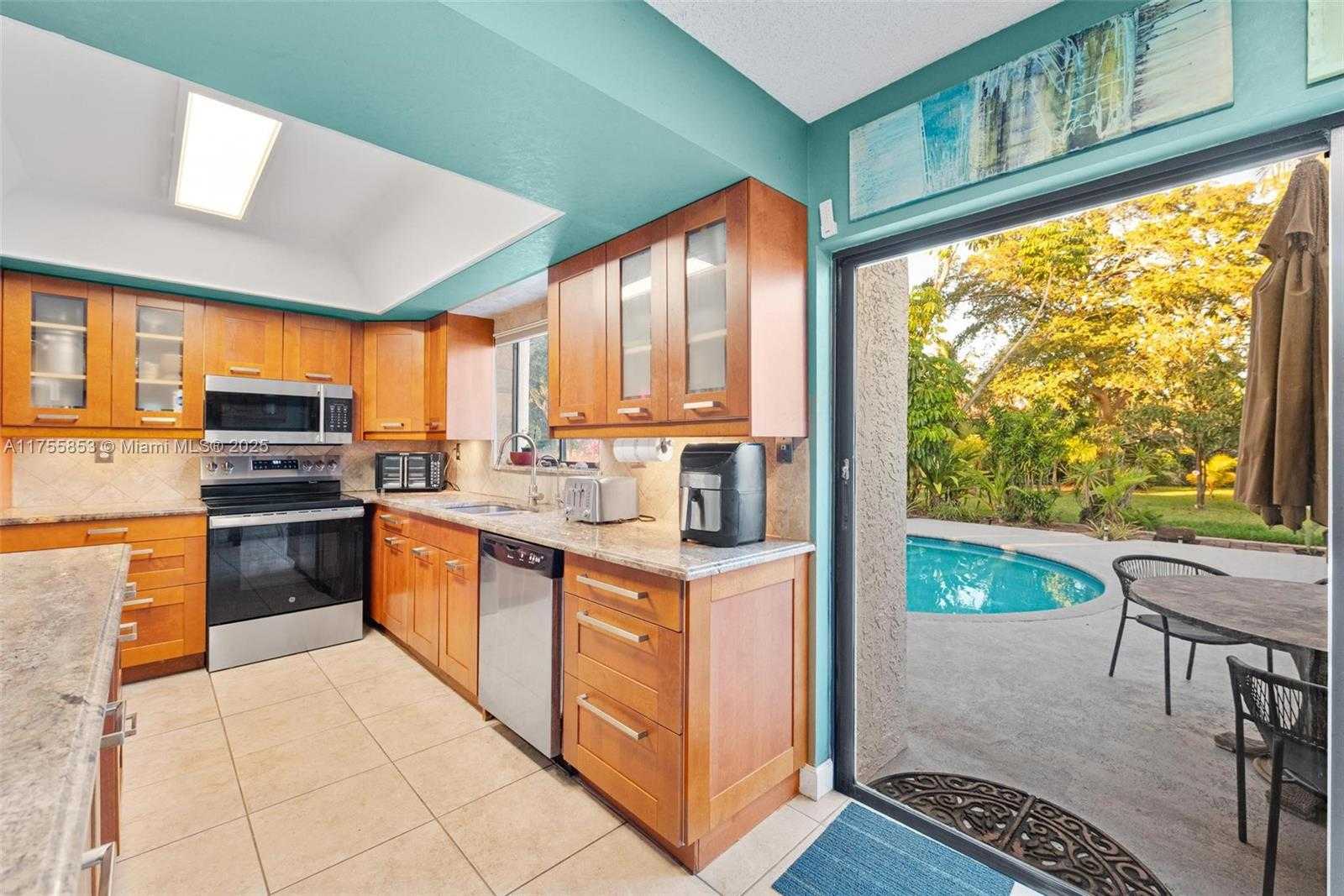 Small Image of 8211 SOUTH WEST 39TH CT, Davie Number 11