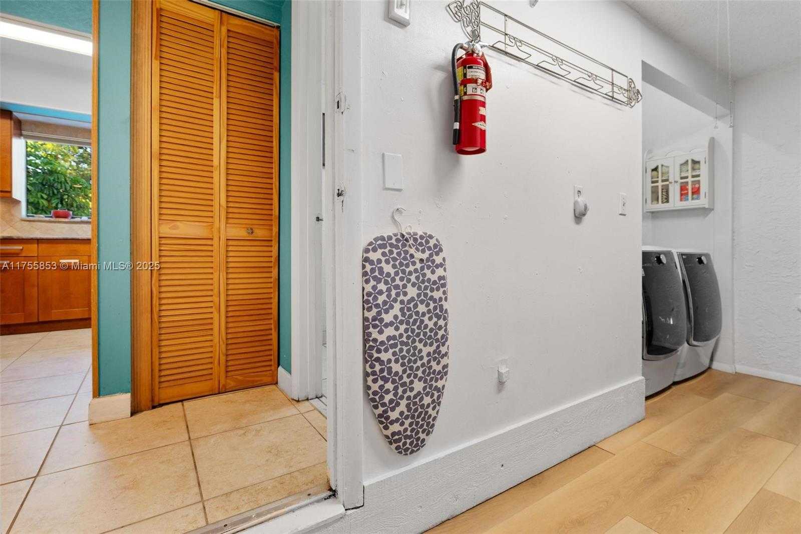 Small Image of 8211 SOUTH WEST 39TH CT, Davie Number 12