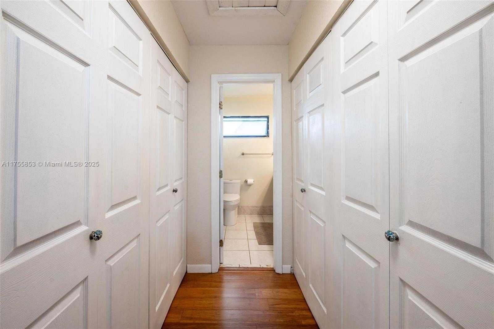 Small Image of 8211 SOUTH WEST 39TH CT, Davie Number 15