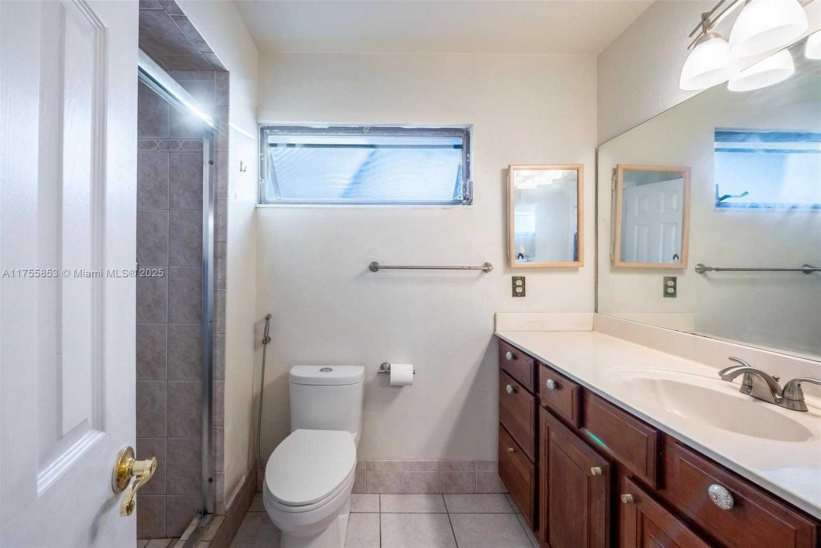 Small Image of 8211 SOUTH WEST 39TH CT, Davie Number 16