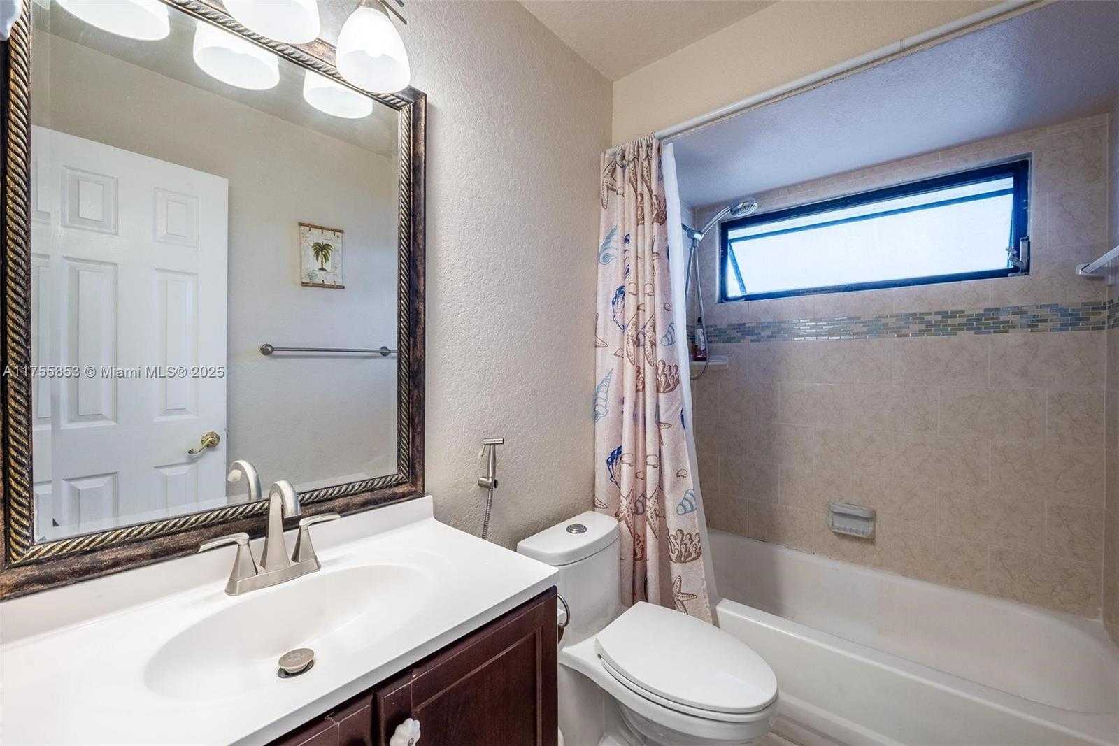Small Image of 8211 SOUTH WEST 39TH CT, Davie Number 18