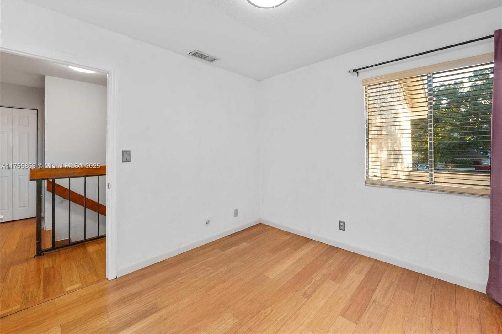 Small Image of 8211 SOUTH WEST 39TH CT, Davie Number 19