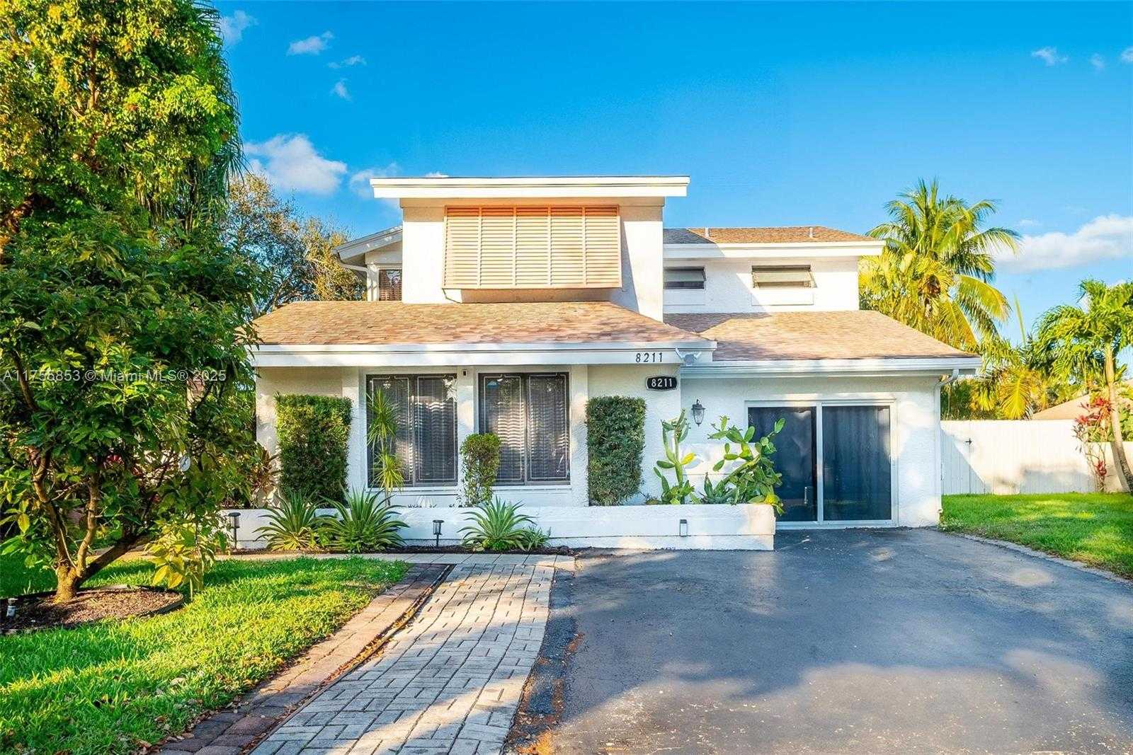 Small Image of 8211 SOUTH WEST 39TH CT, Davie Number 2