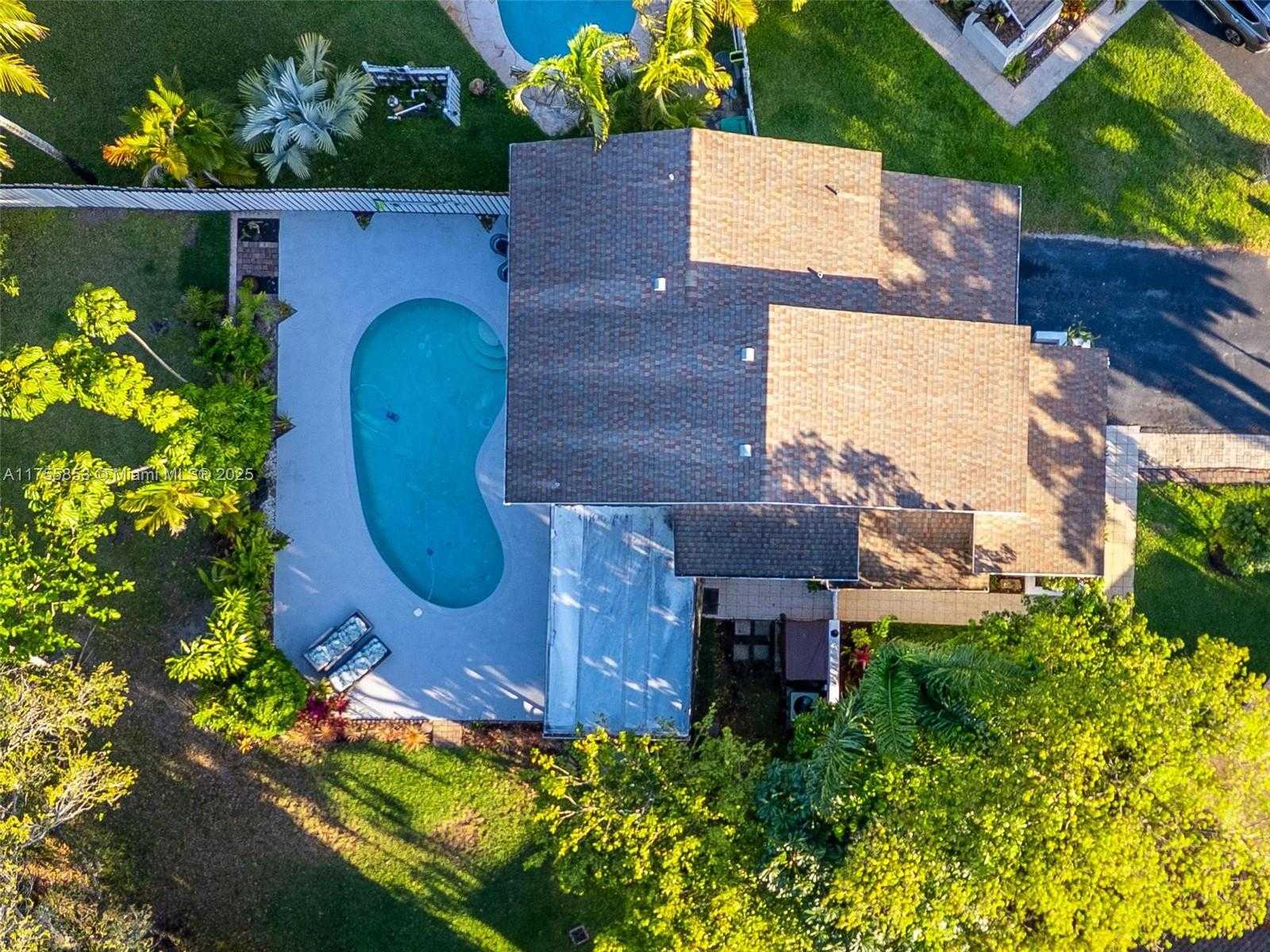Small Image of 8211 SOUTH WEST 39TH CT, Davie Number 22
