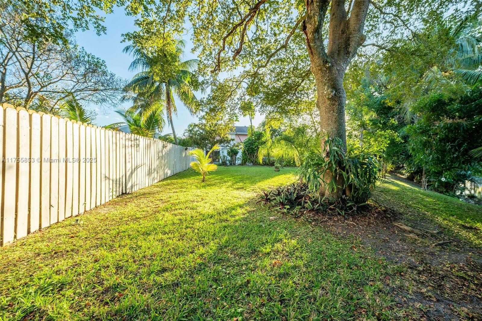 Small Image of 8211 SOUTH WEST 39TH CT, Davie Number 27