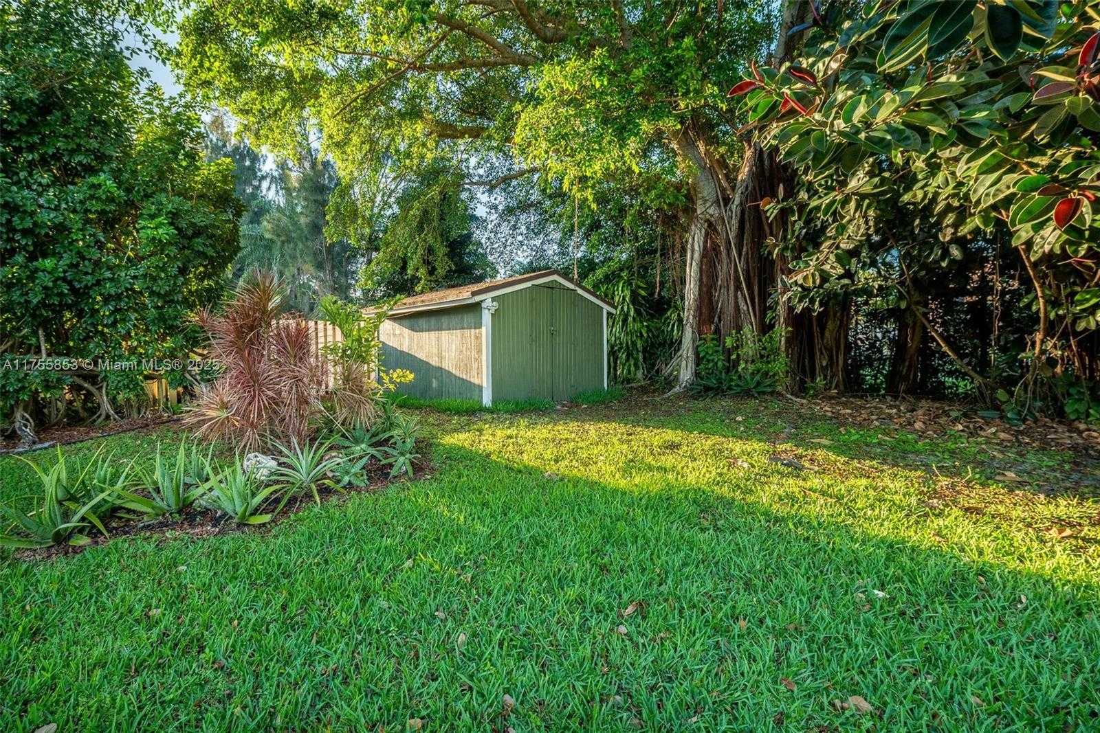 Small Image of 8211 SOUTH WEST 39TH CT, Davie Number 28