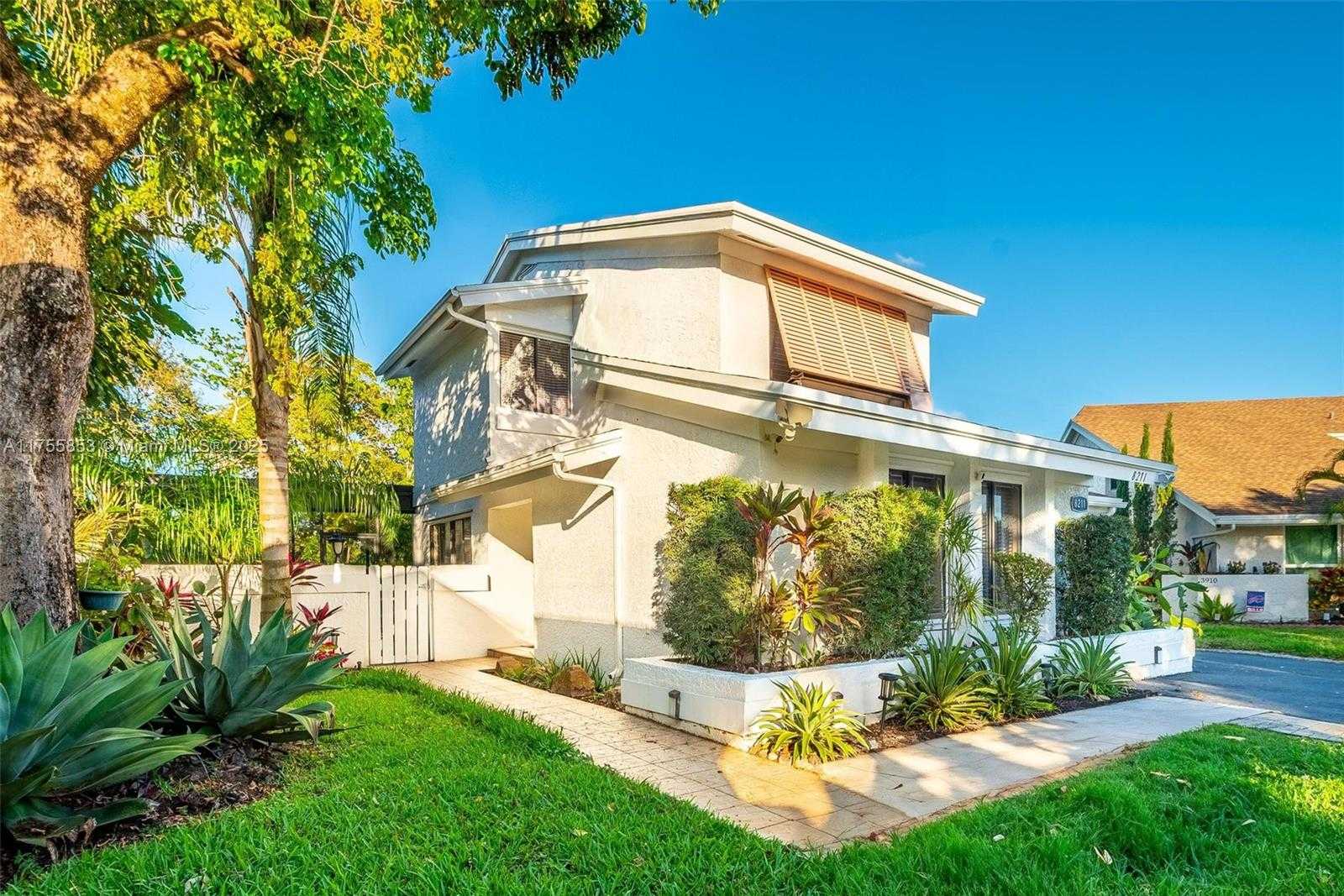 Small Image of 8211 SOUTH WEST 39TH CT, Davie Number 3