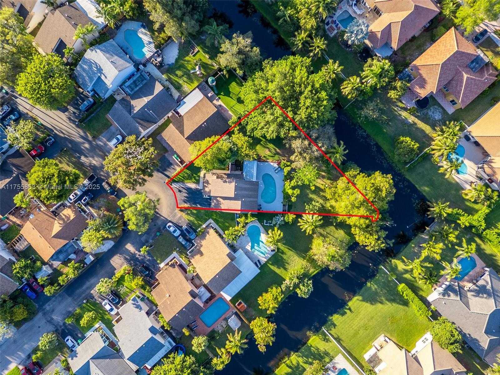 Small Image of 8211 SOUTH WEST 39TH CT, Davie Number 30