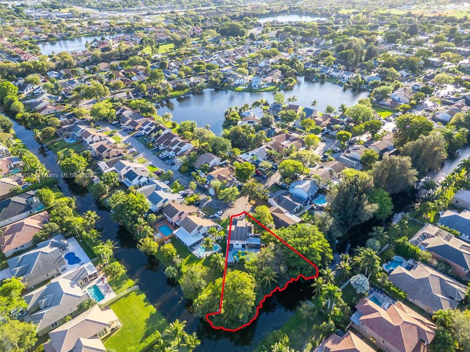 Small Image of 8211 SOUTH WEST 39TH CT, Davie Number 32
