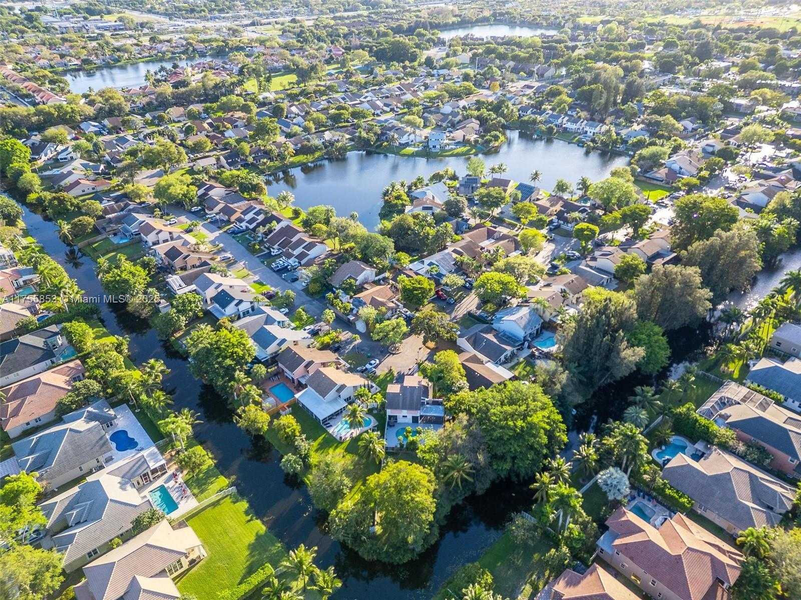 Small Image of 8211 SOUTH WEST 39TH CT, Davie Number 33