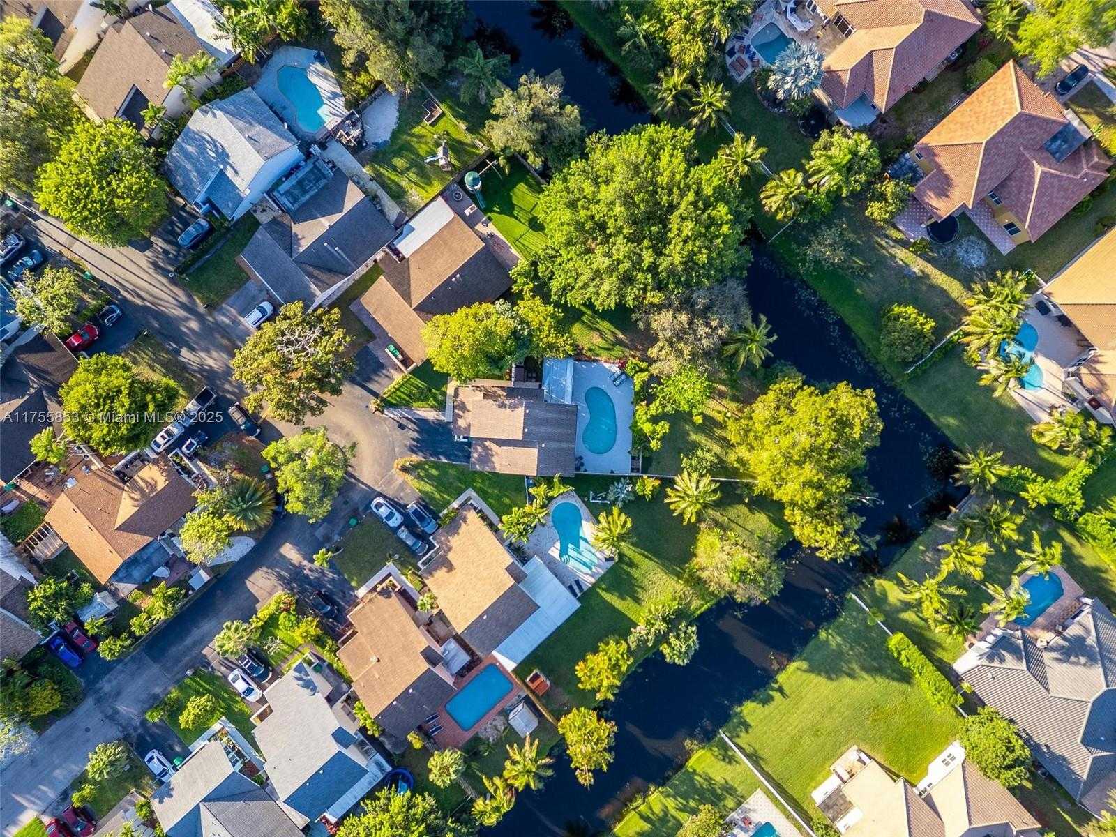 Small Image of 8211 SOUTH WEST 39TH CT, Davie Number 35