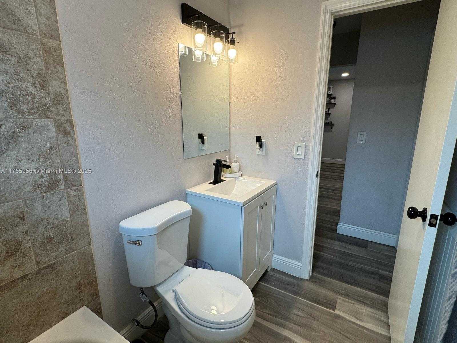 Small Image of 4161 SOUTH WEST 56TH AVE, Davie Number 24