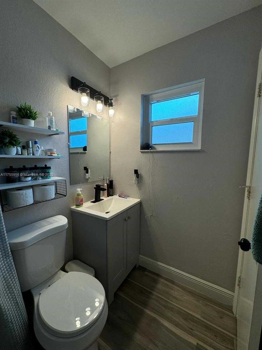 Small Image of 4161 SOUTH WEST 56TH AVE, Davie Number 27