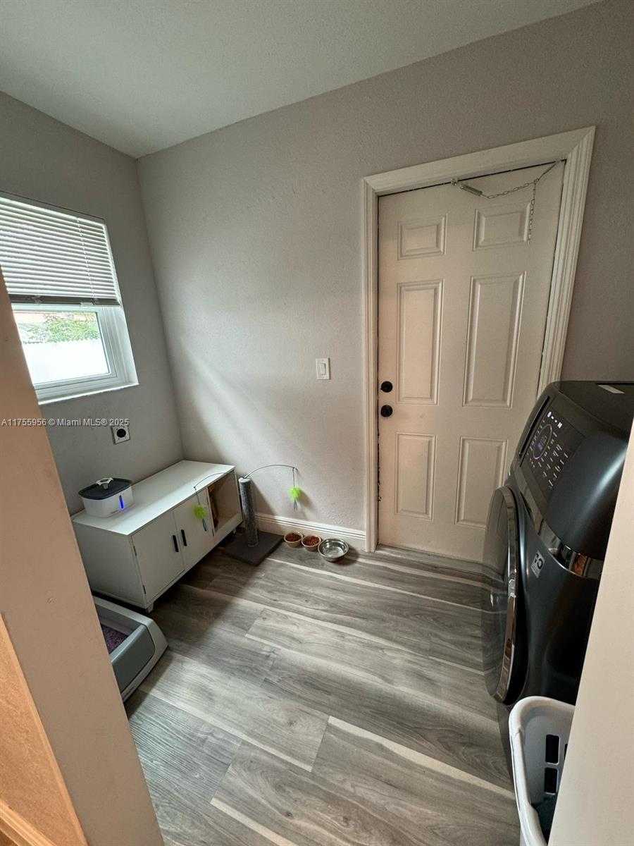 Small Image of 4161 SOUTH WEST 56TH AVE, Davie Number 28