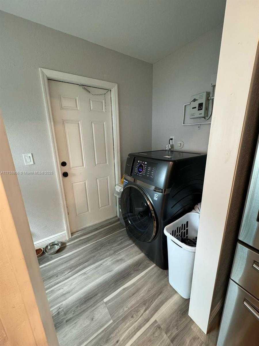 Small Image of 4161 SOUTH WEST 56TH AVE, Davie Number 29