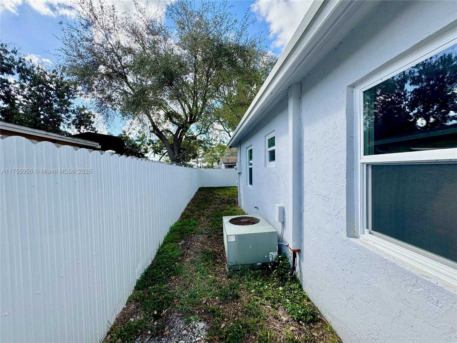 Small Image of 4161 SOUTH WEST 56TH AVE, Davie Number 31