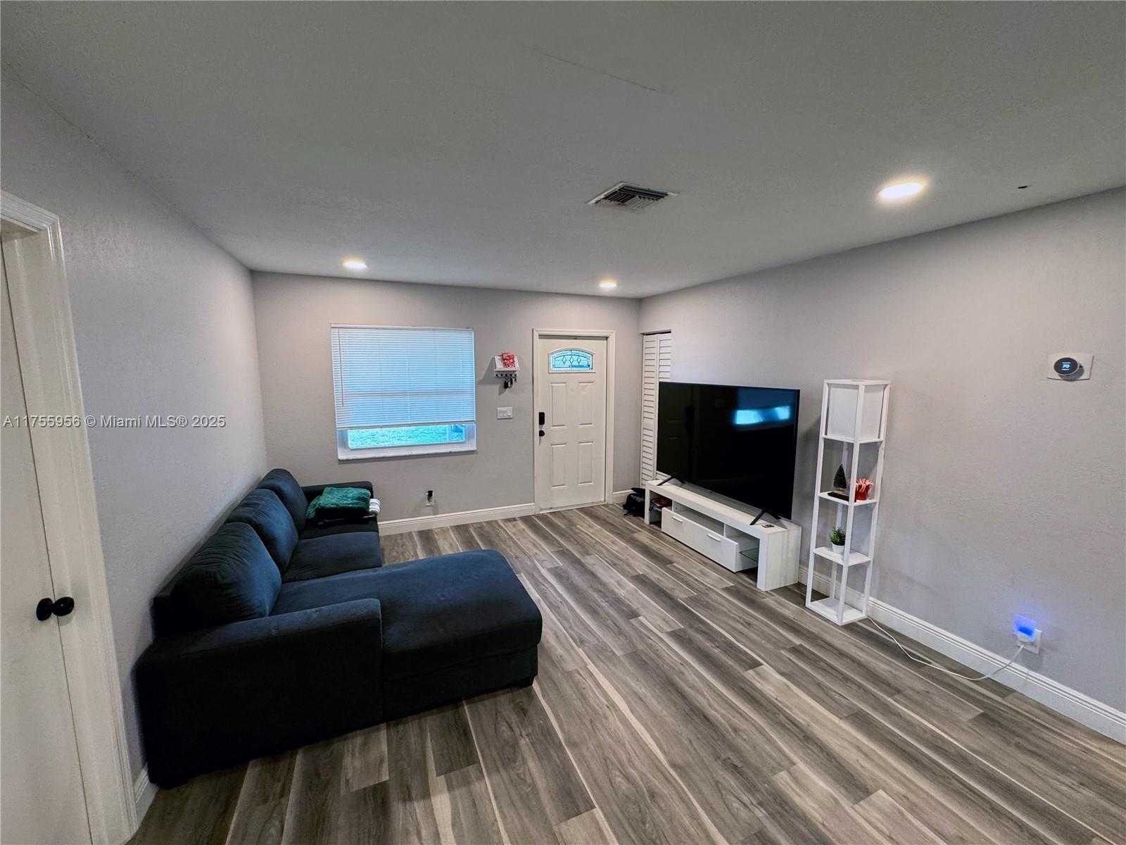 Small Image of 4161 SOUTH WEST 56TH AVE, Davie Number 4