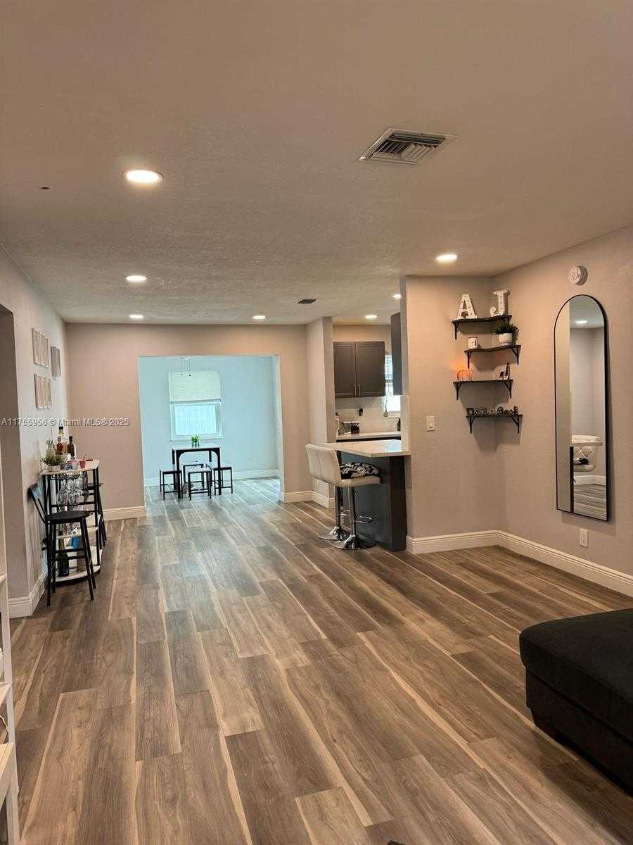 Small Image of 4161 SOUTH WEST 56TH AVE, Davie Number 6
