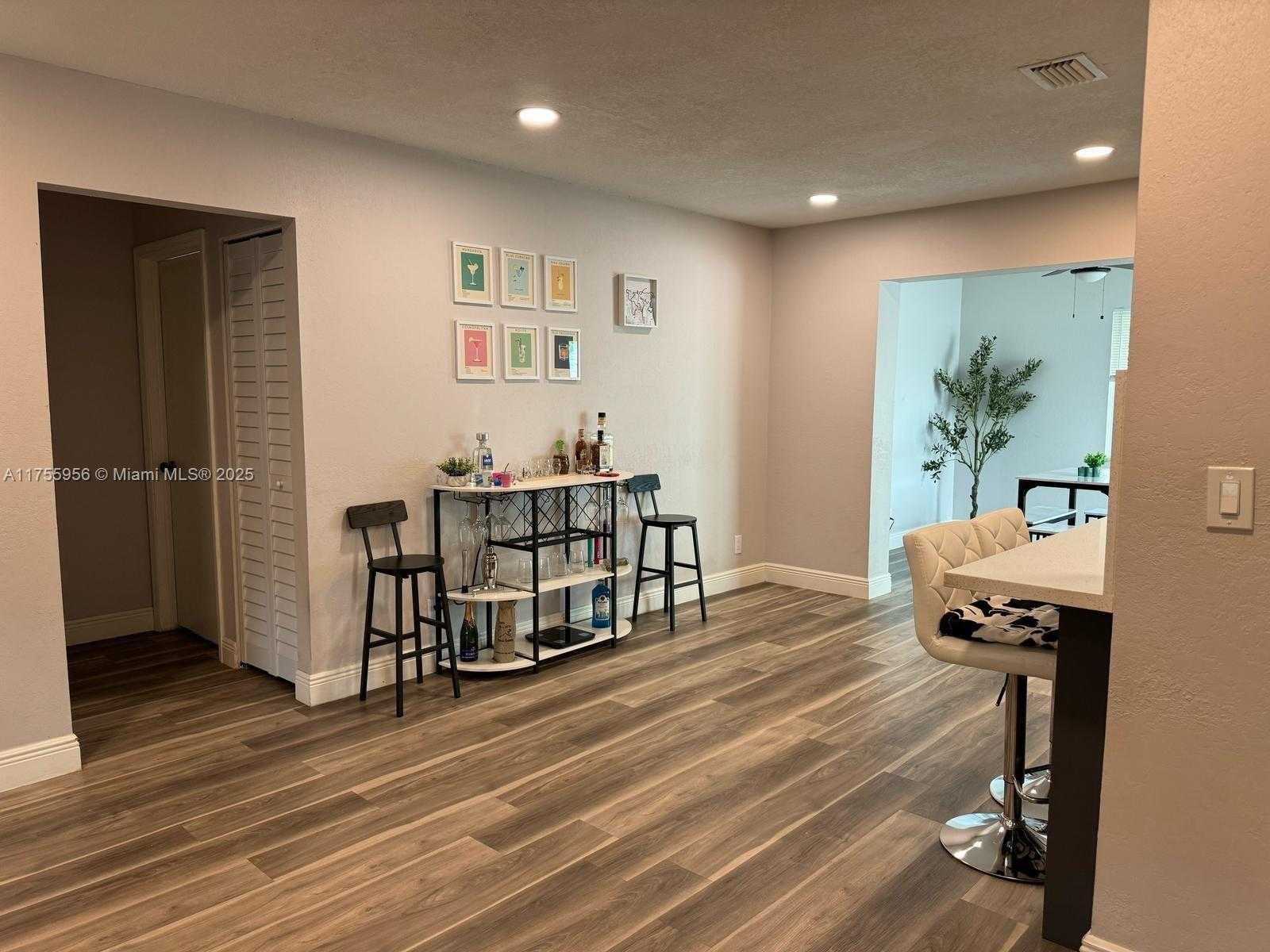 Small Image of 4161 SOUTH WEST 56TH AVE, Davie Number 7