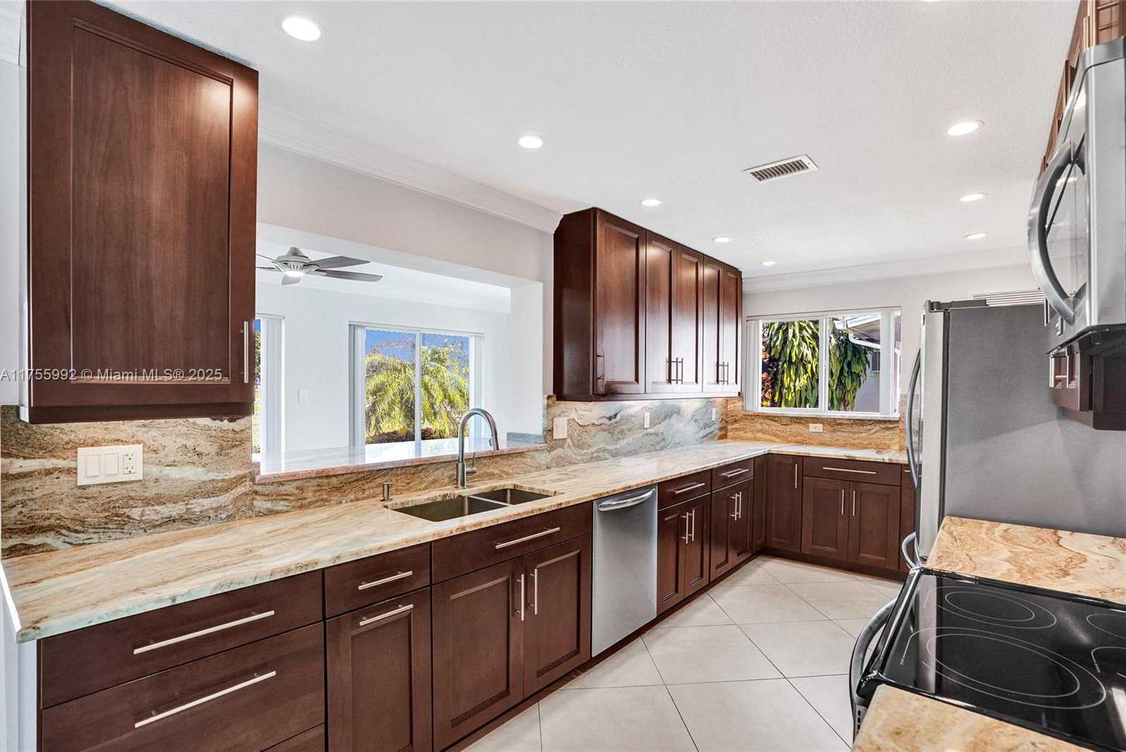 Small Image of 2927 NORTH WEST 46TH ST, Tamarac Number 11