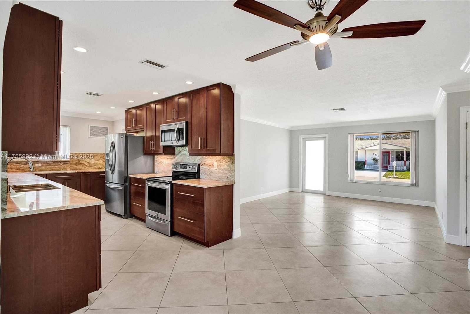 Small Image of 2927 NORTH WEST 46TH ST, Tamarac Number 14