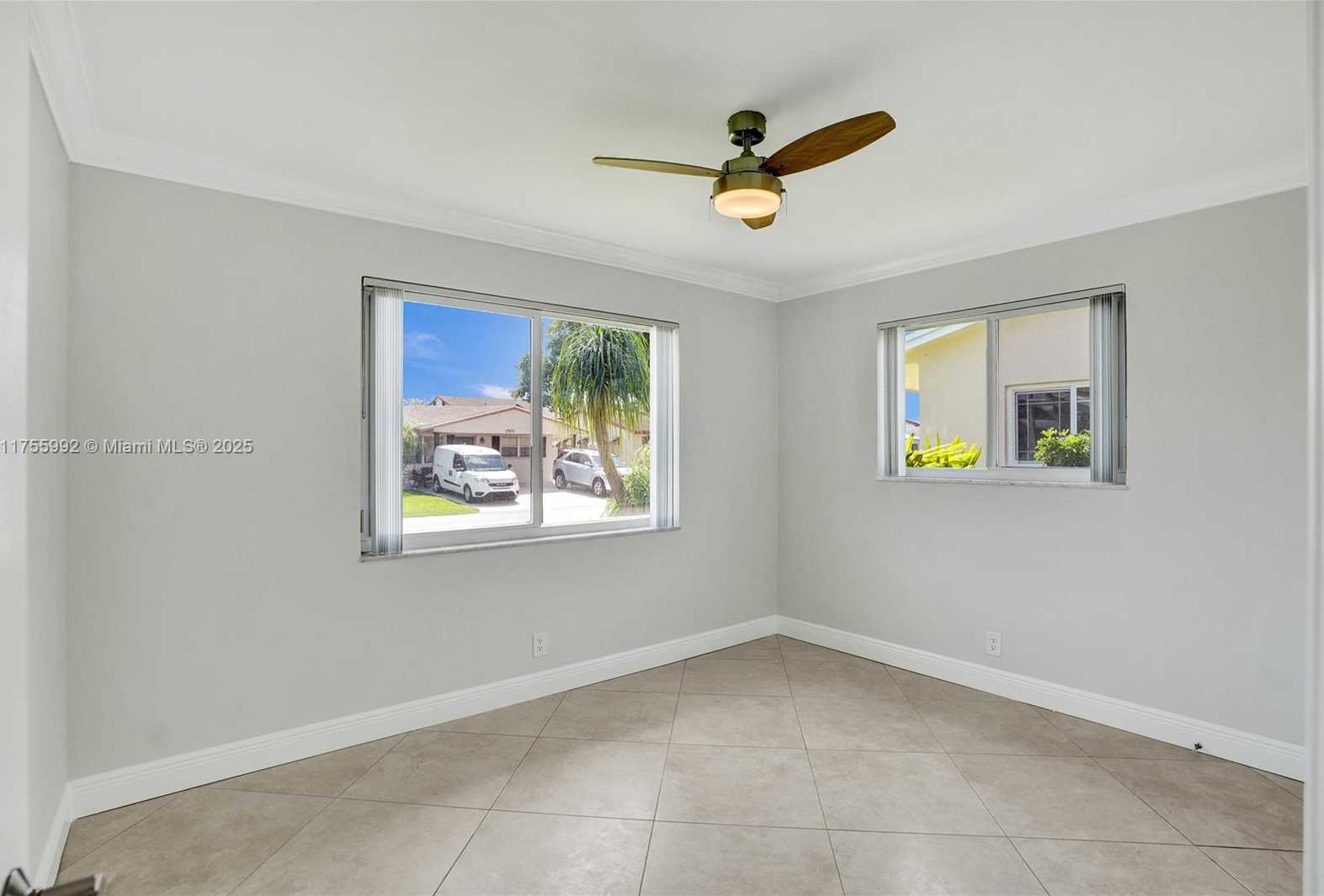 Small Image of 2927 NORTH WEST 46TH ST, Tamarac Number 21