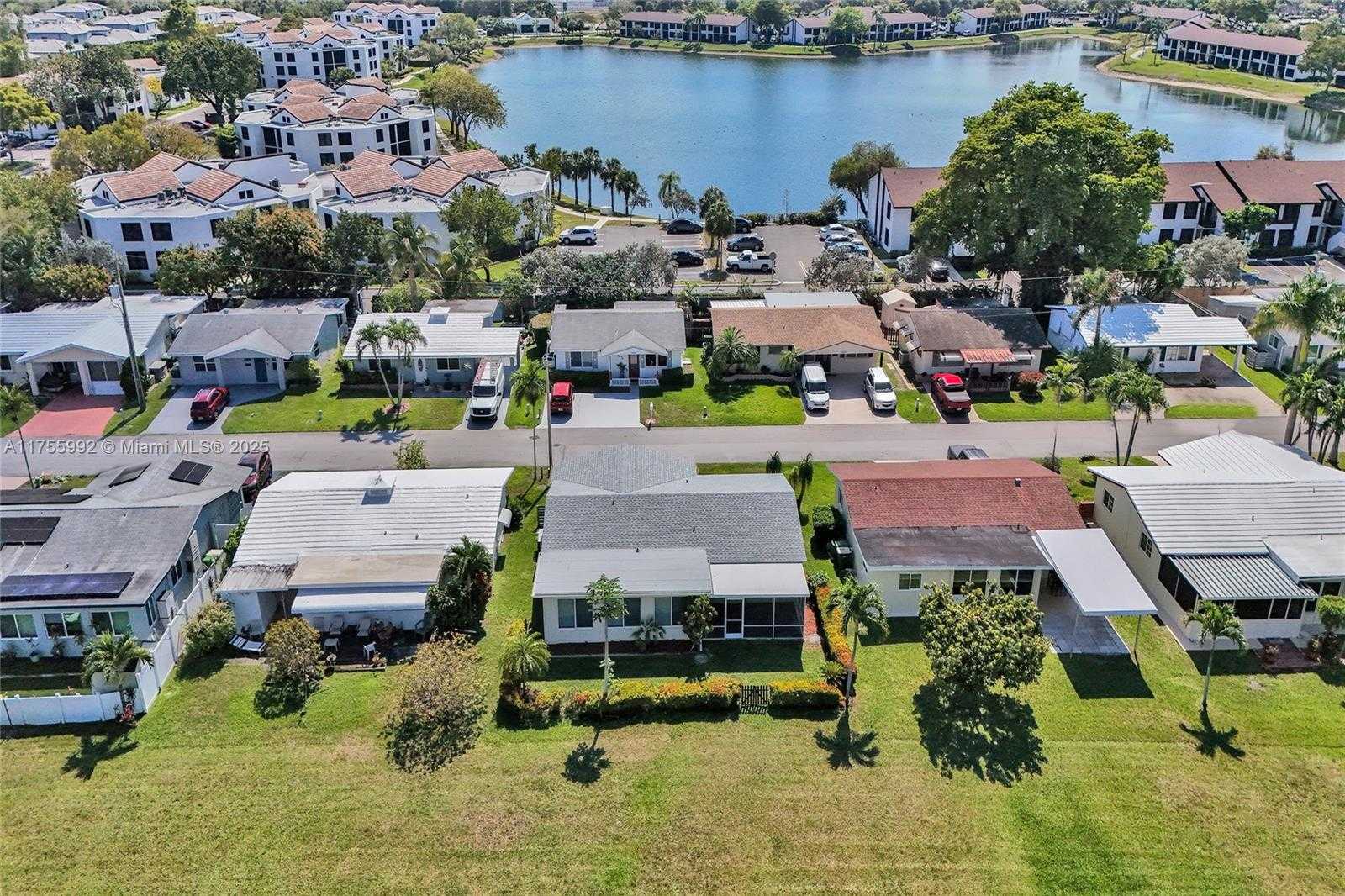 Small Image of 2927 NORTH WEST 46TH ST, Tamarac Number 40