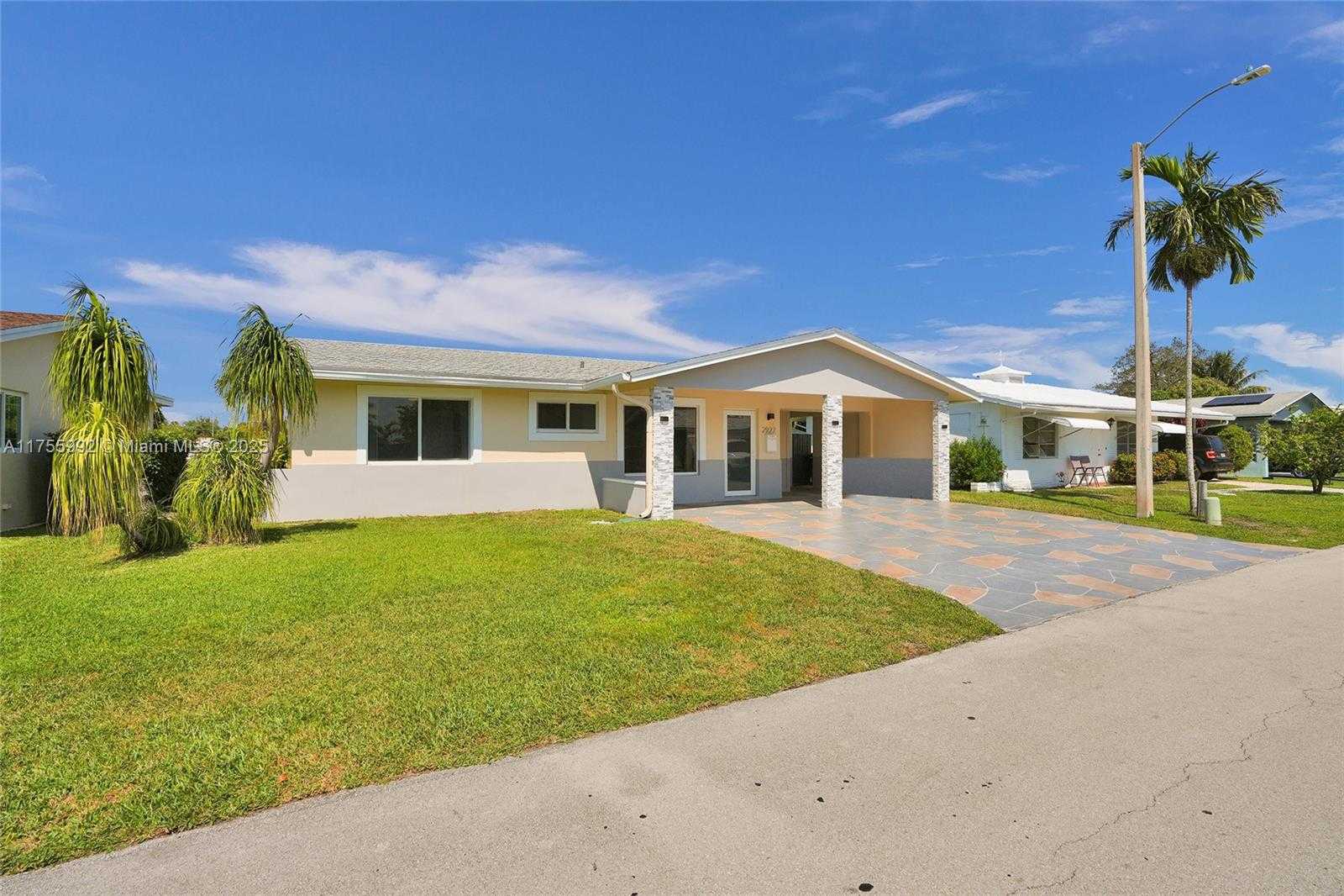 Small Image of 2927 NORTH WEST 46TH ST, Tamarac Number 7
