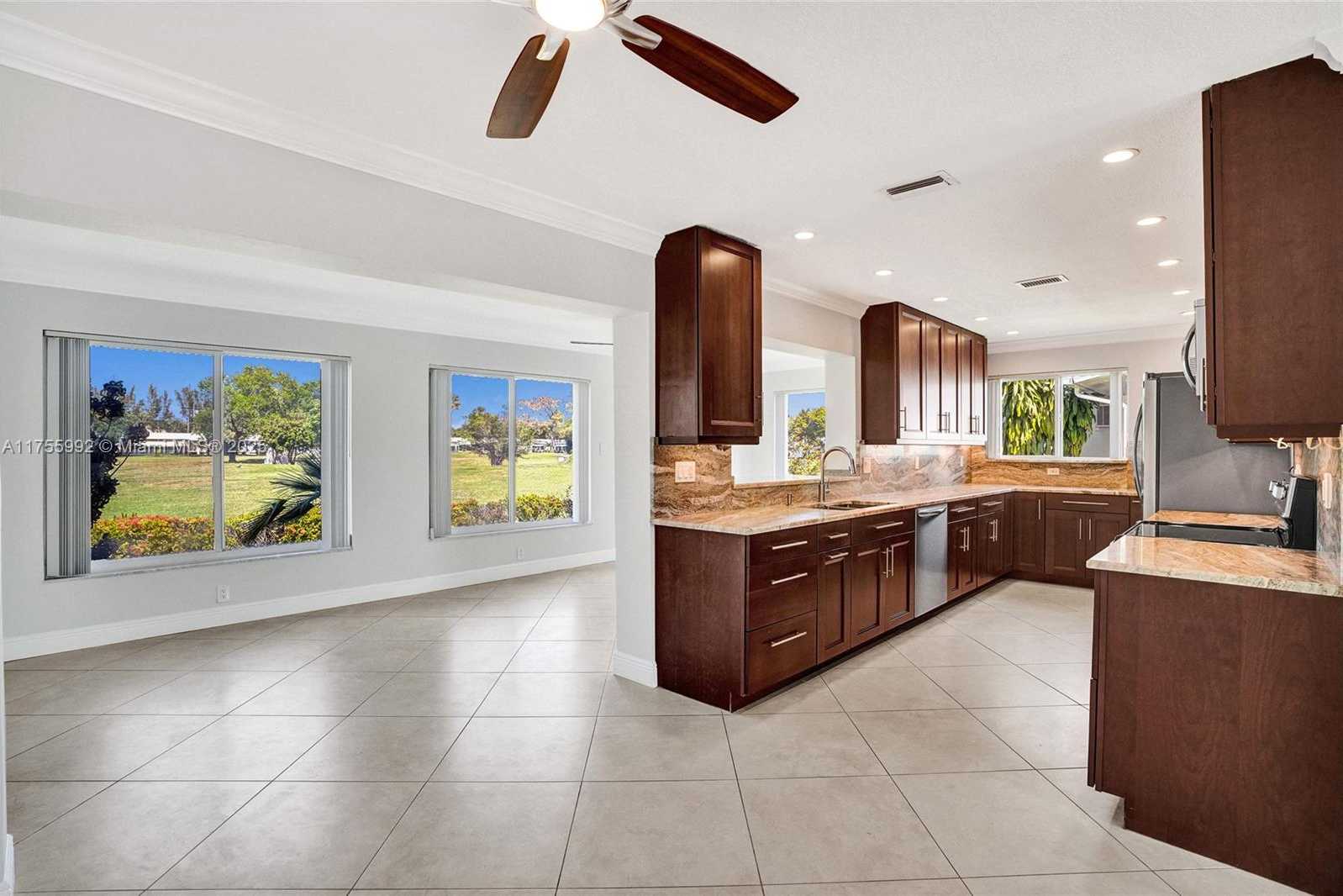 Small Image of 2927 NORTH WEST 46TH ST, Tamarac Number 9