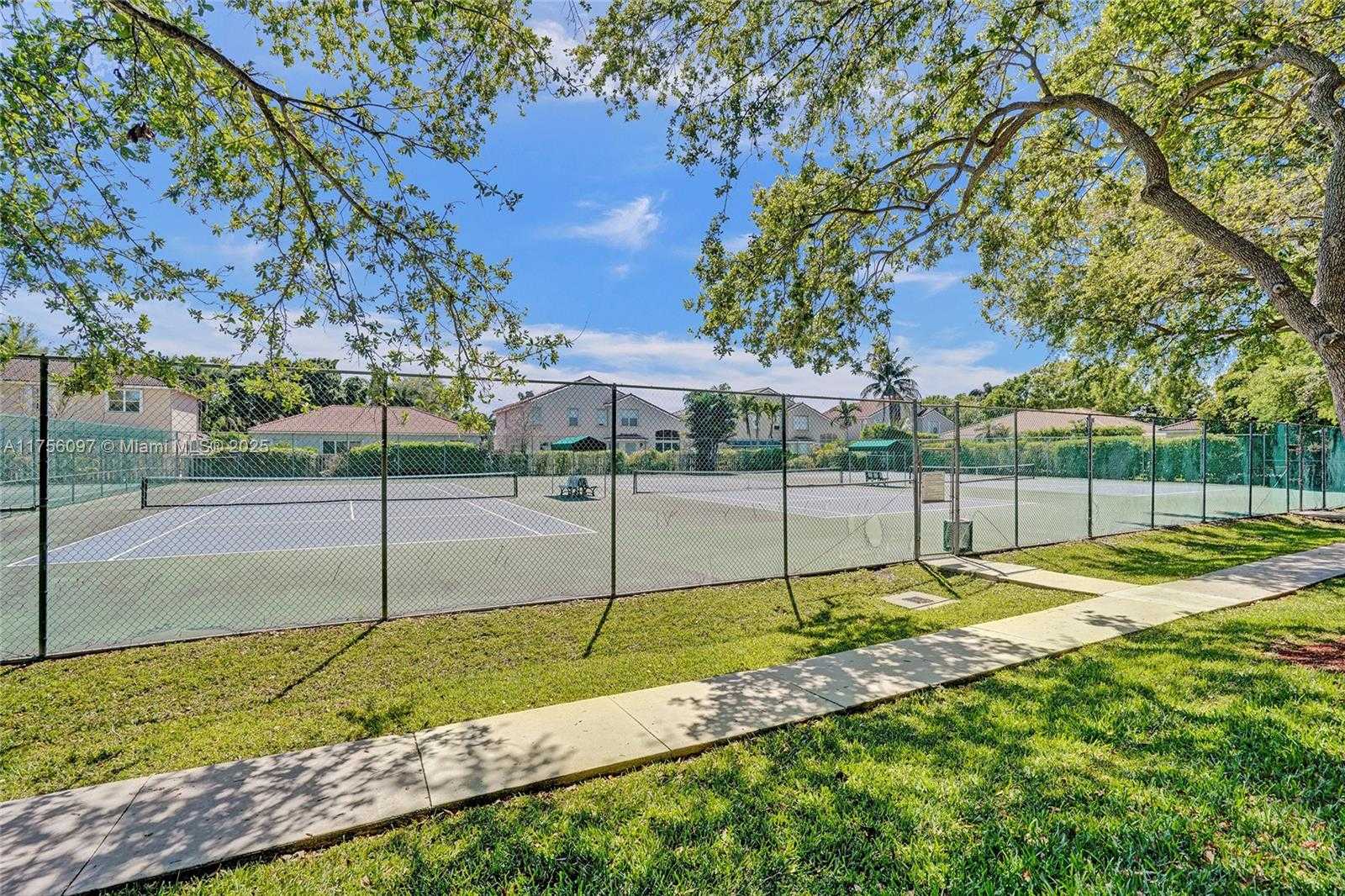 Small Image of 4974 SOUTH WEST 34TH TER, Hollywood Number 12