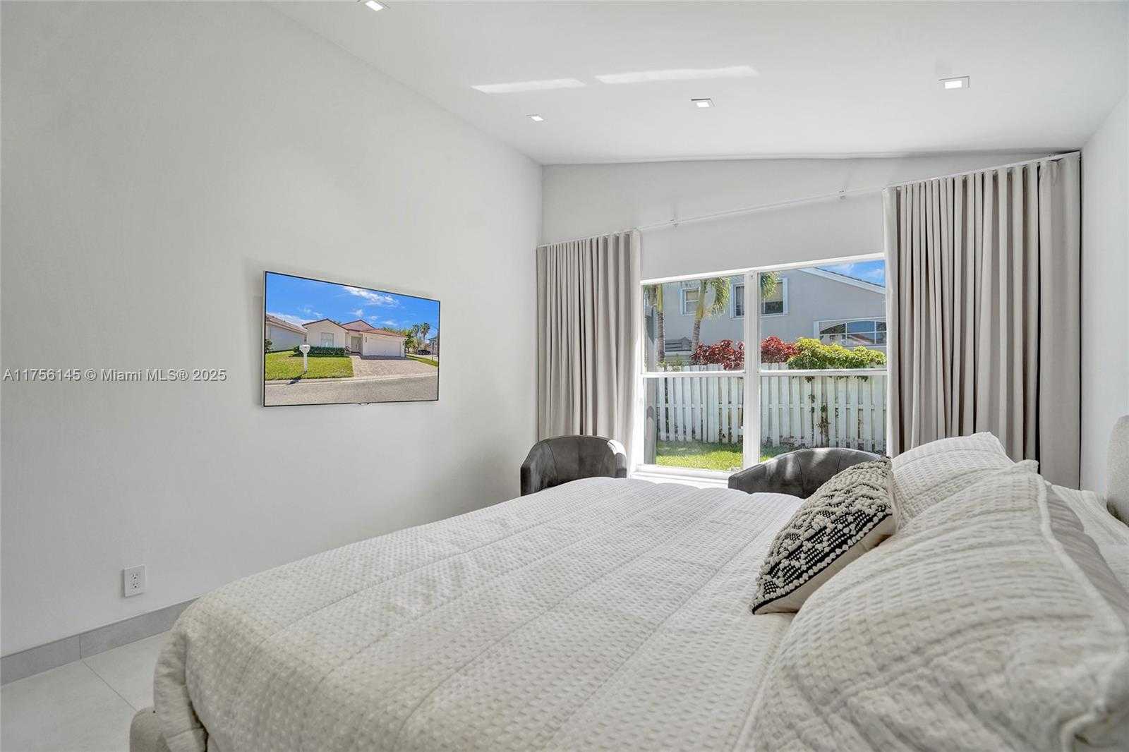 Small Image of 3380 SOUTH WEST 50TH ST, Hollywood Number 7