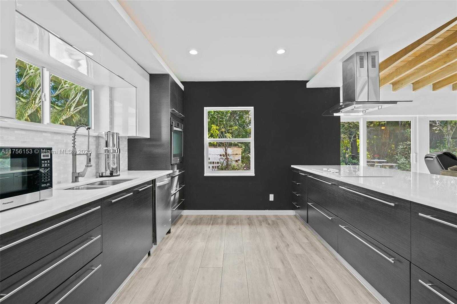 Small Image of 836 SOUTH WEST 18TH CT, Fort Lauderdale Number 2
