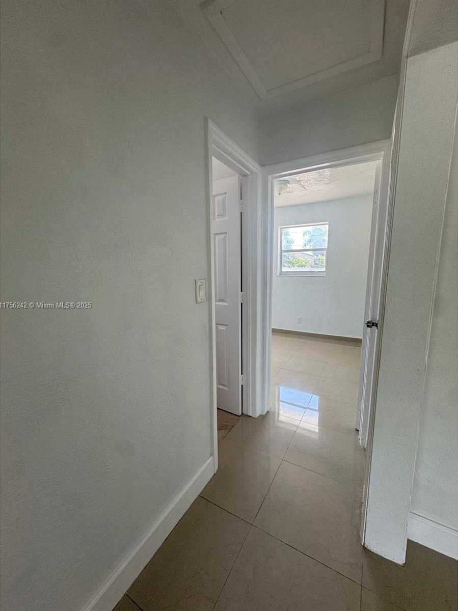 Small Image of 2318 SCOTT ST, Hollywood Number 11