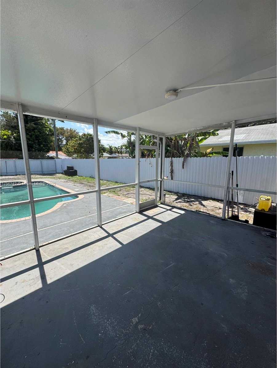 Small Image of 2318 SCOTT ST, Hollywood Number 16