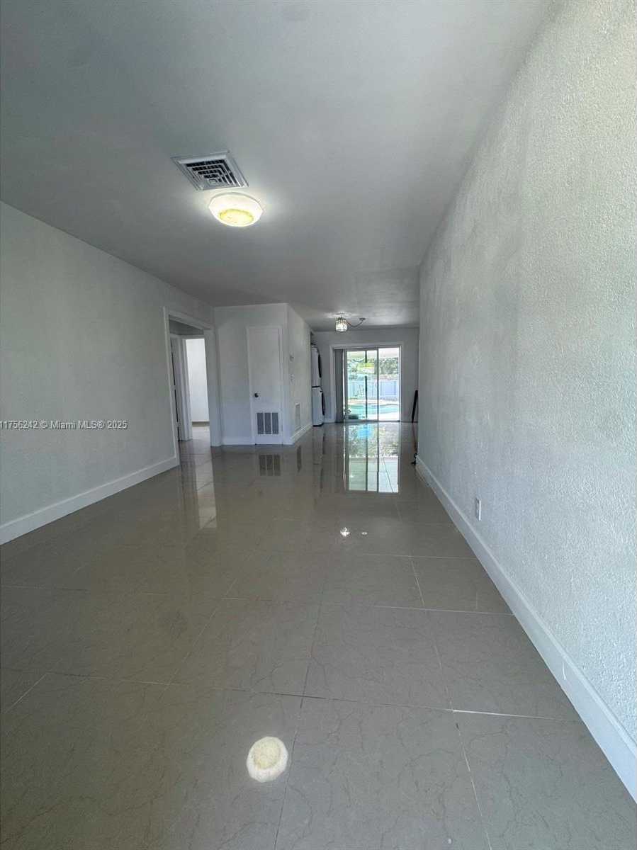 Small Image of 2318 SCOTT ST, Hollywood Number 2