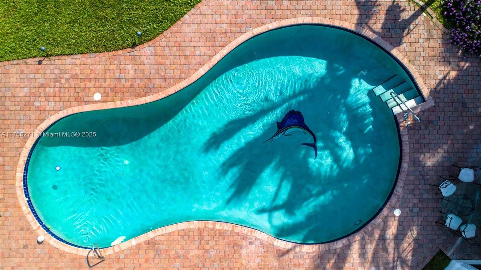 Small Image of 1750 BAY DR, Miami Beach Number 11