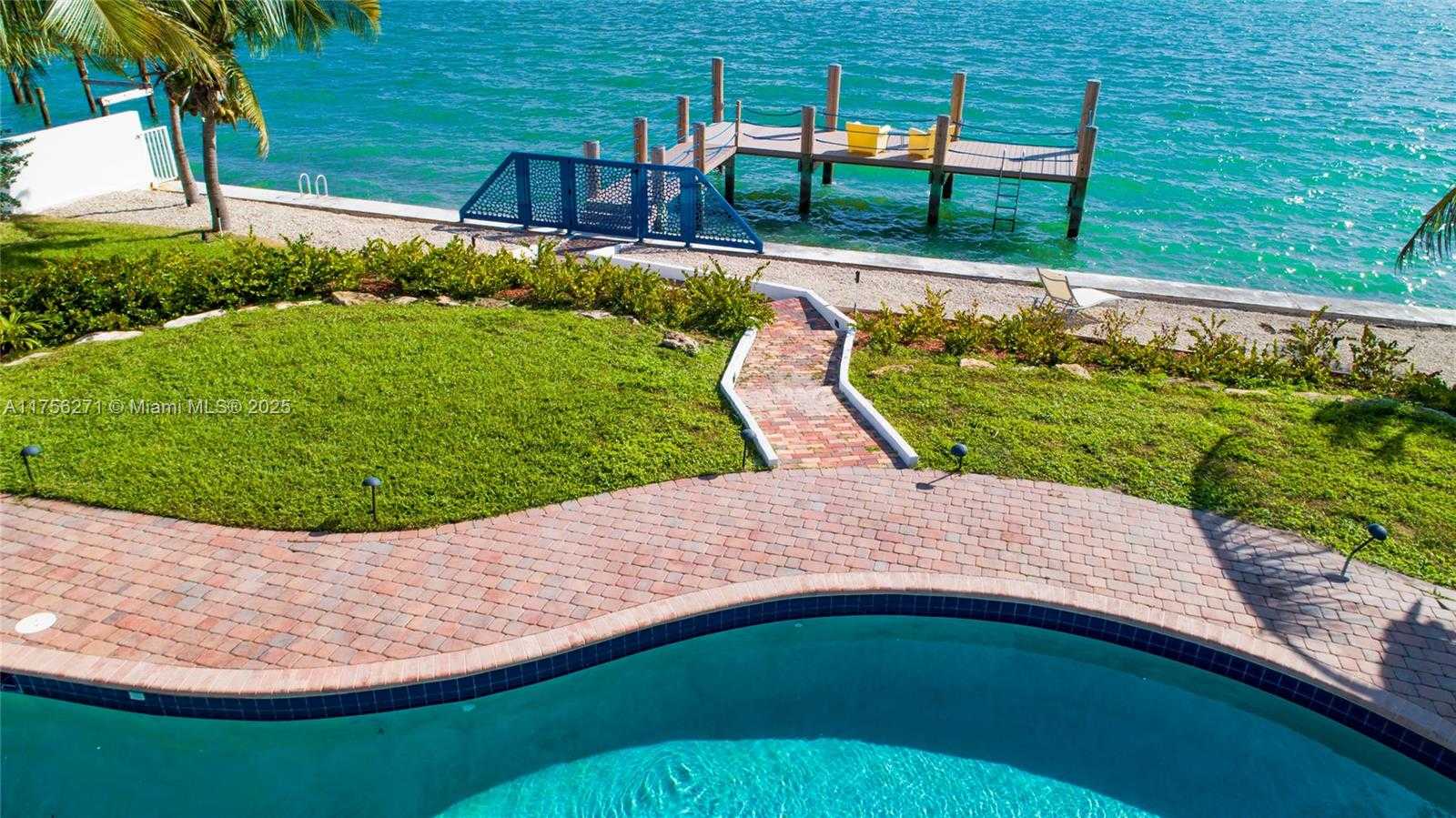 Small Image of 1750 BAY DR, Miami Beach Number 12