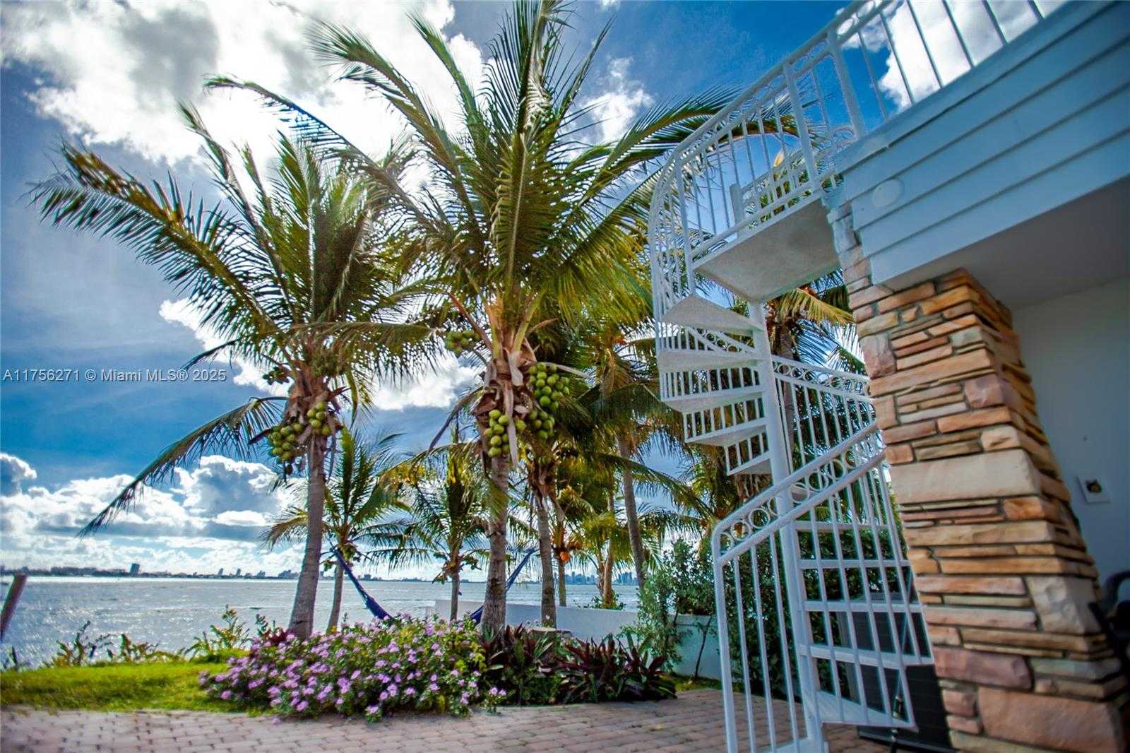 Small Image of 1750 BAY DR, Miami Beach Number 13