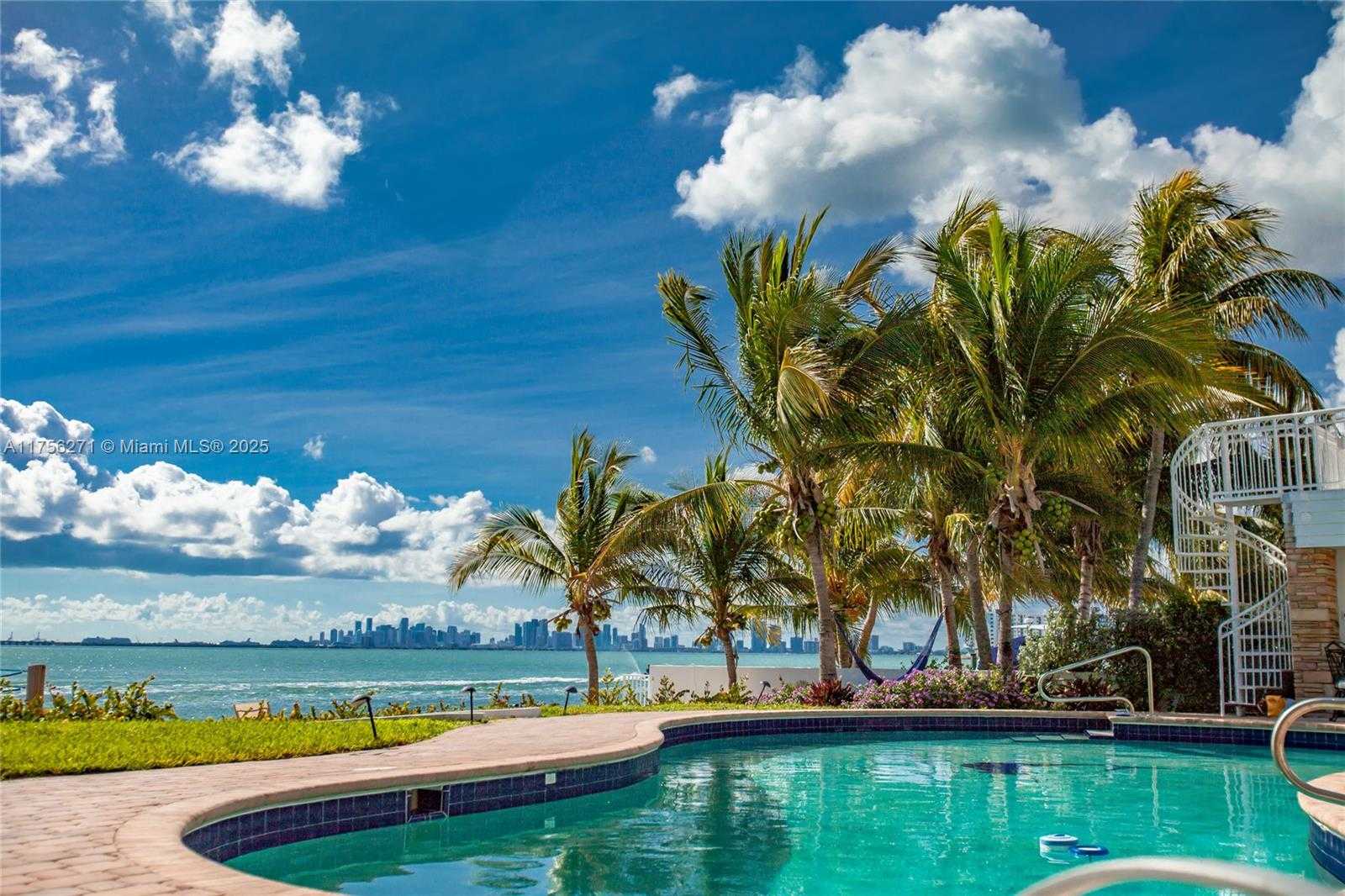Small Image of 1750 BAY DR, Miami Beach Number 14