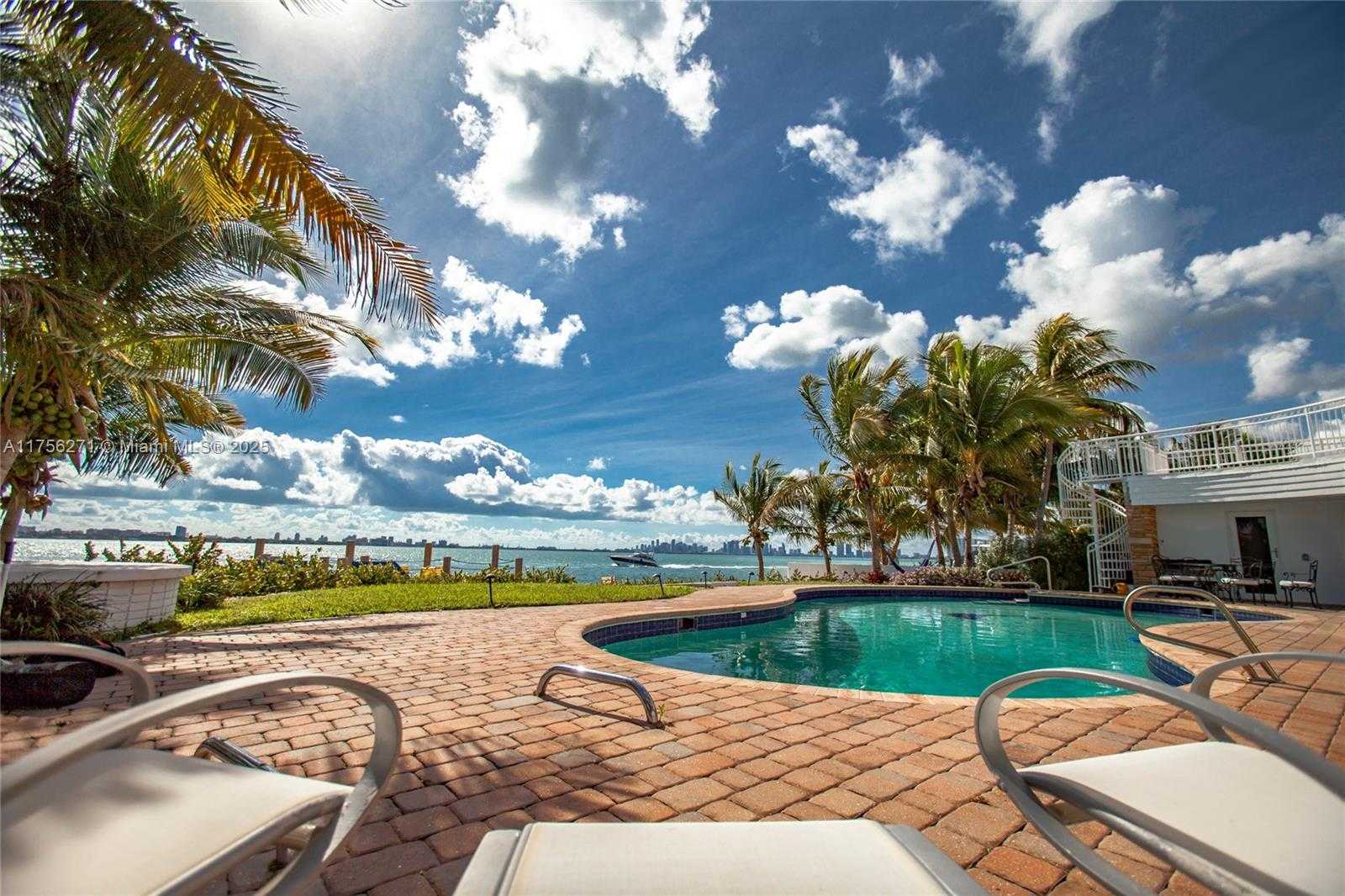 Small Image of 1750 BAY DR, Miami Beach Number 15