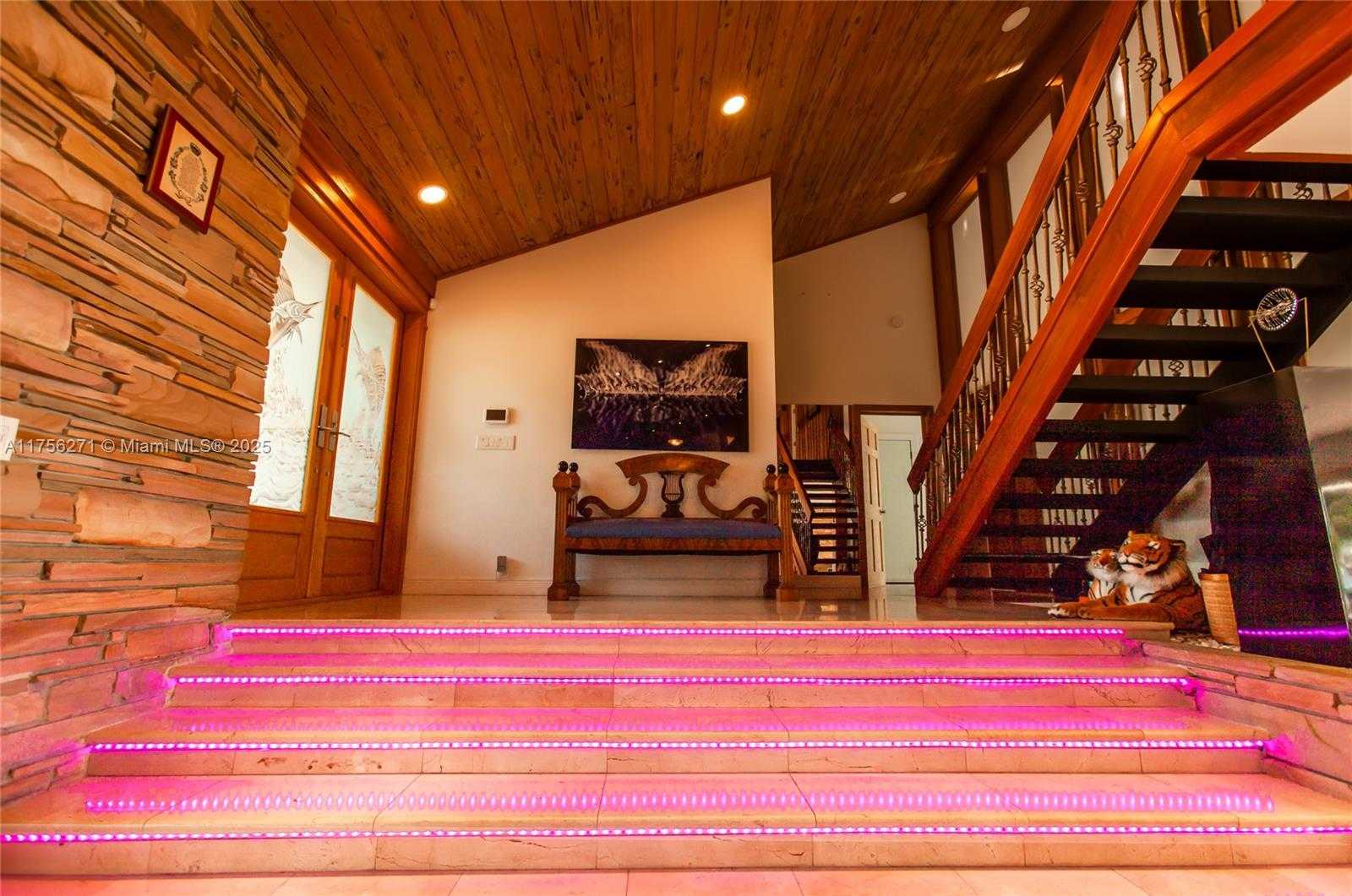 Small Image of 1750 BAY DR, Miami Beach Number 16