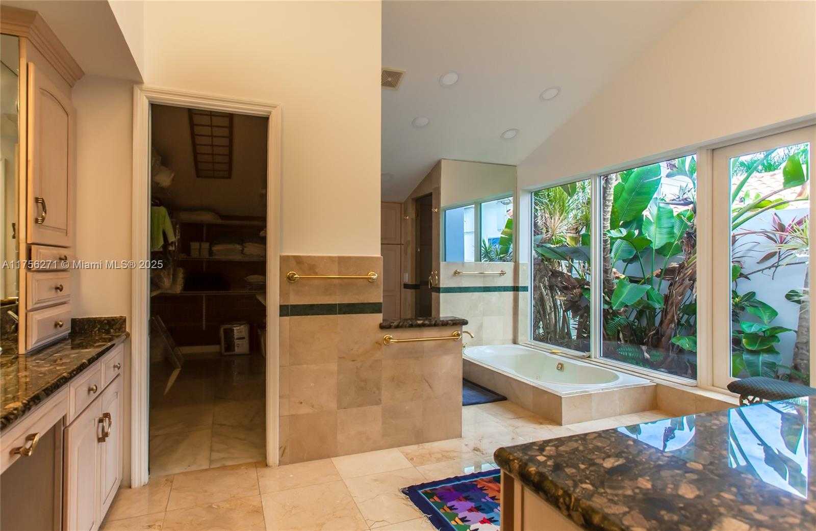 Small Image of 1750 BAY DR, Miami Beach Number 23