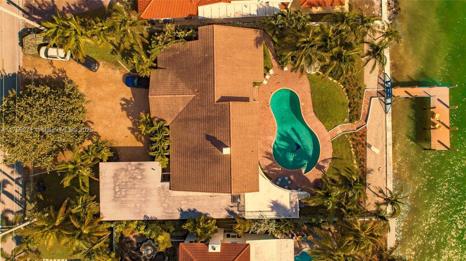 Small Image of 1750 BAY DR, Miami Beach Number 6