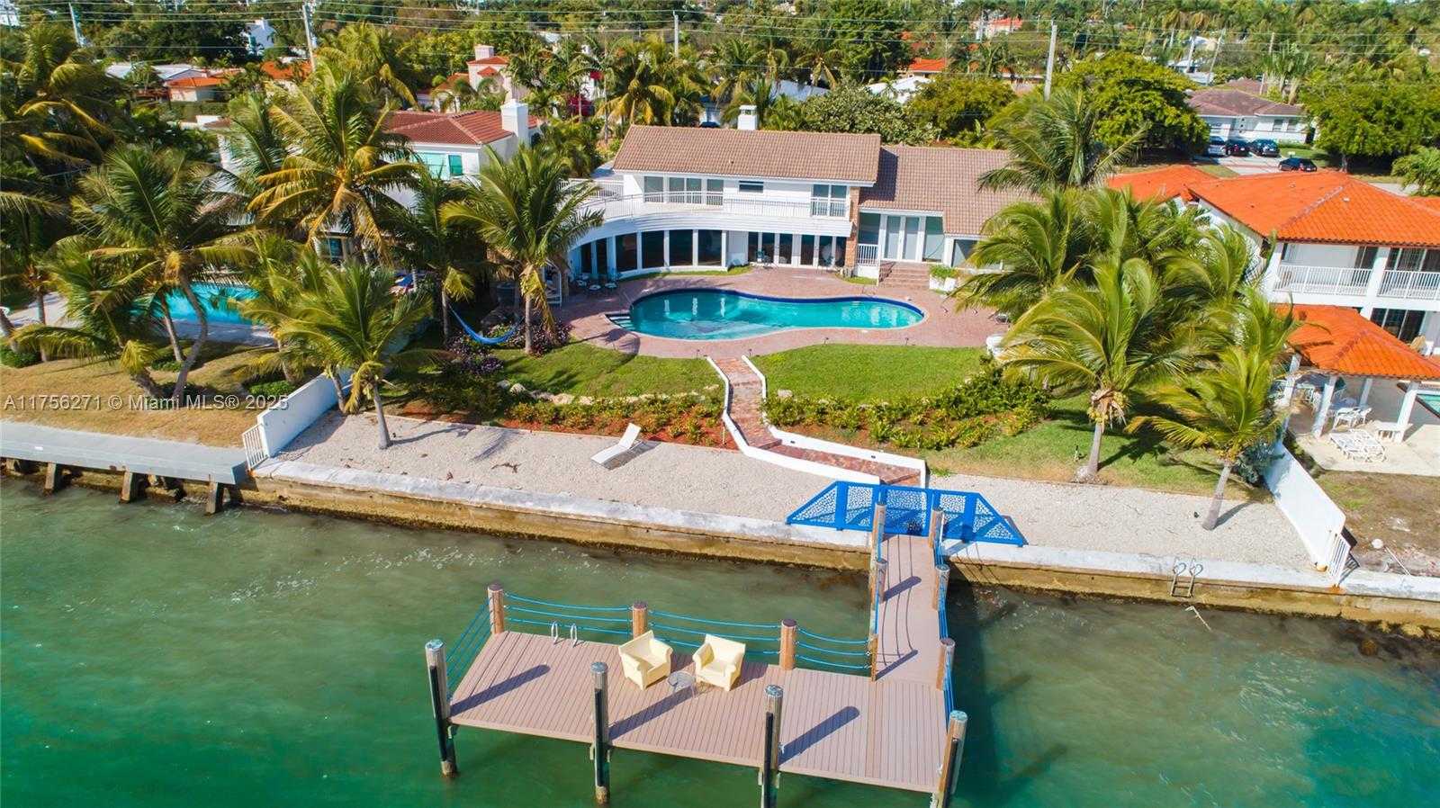 Small Image of 1750 BAY DR, Miami Beach Number 7