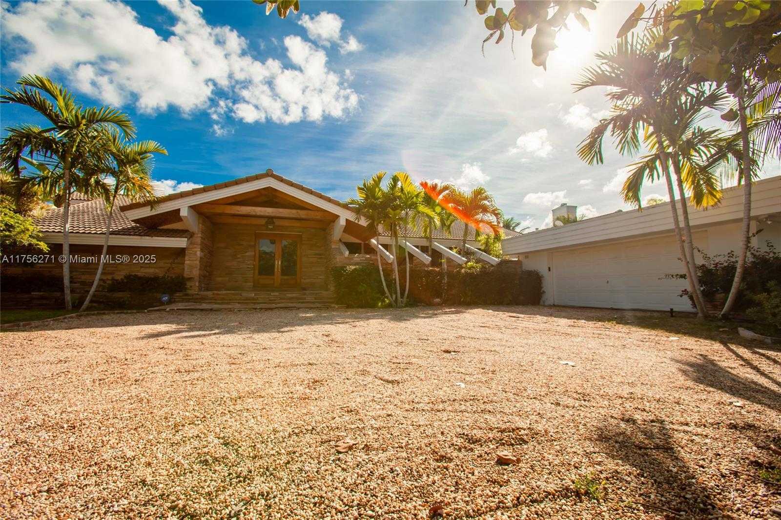 Small Image of 1750 BAY DR, Miami Beach Number 8