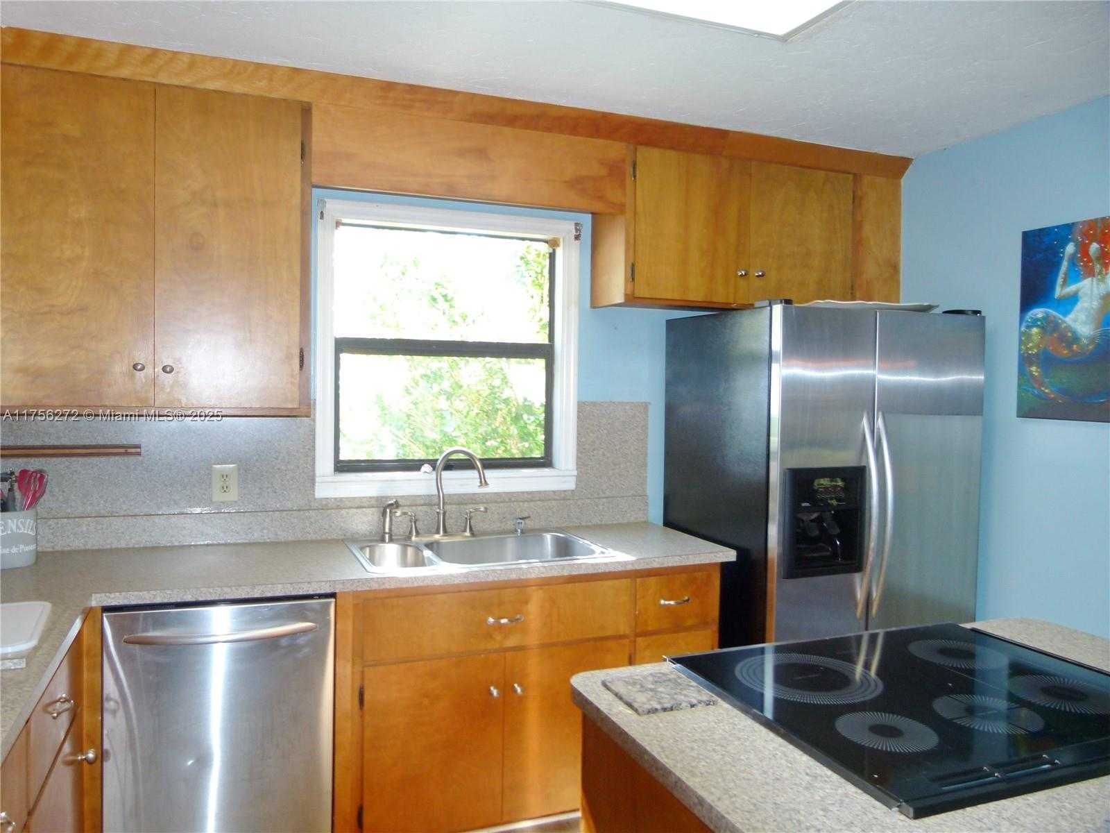 Small Image of 1160 20TH STREET, Bulkhead Ridge Number 10
