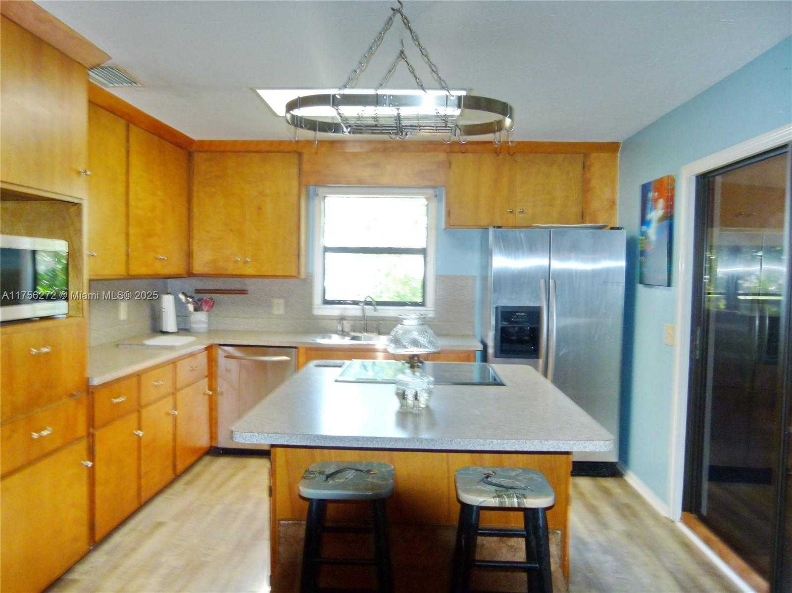 Small Image of 1160 20TH STREET, Bulkhead Ridge Number 12
