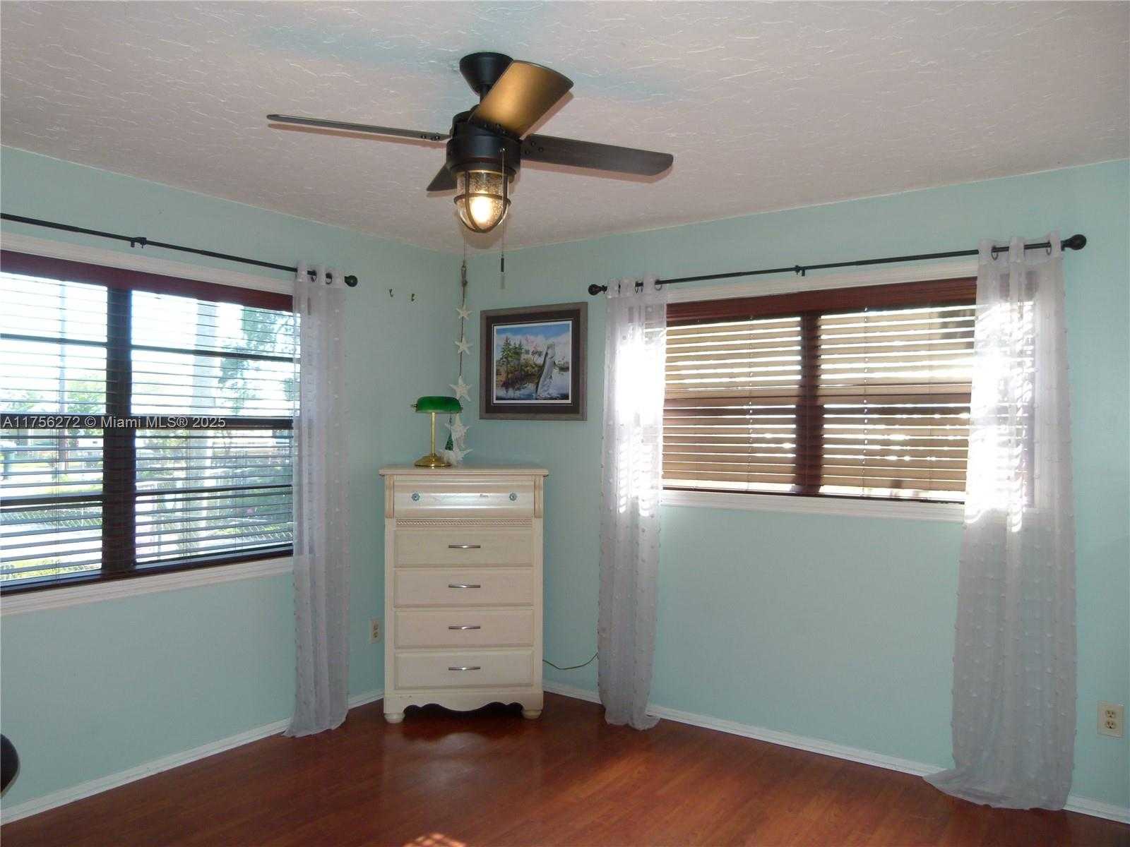Small Image of 1160 20TH STREET, Bulkhead Ridge Number 33